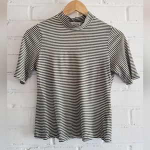 LACAUSA Mockneck Tee
